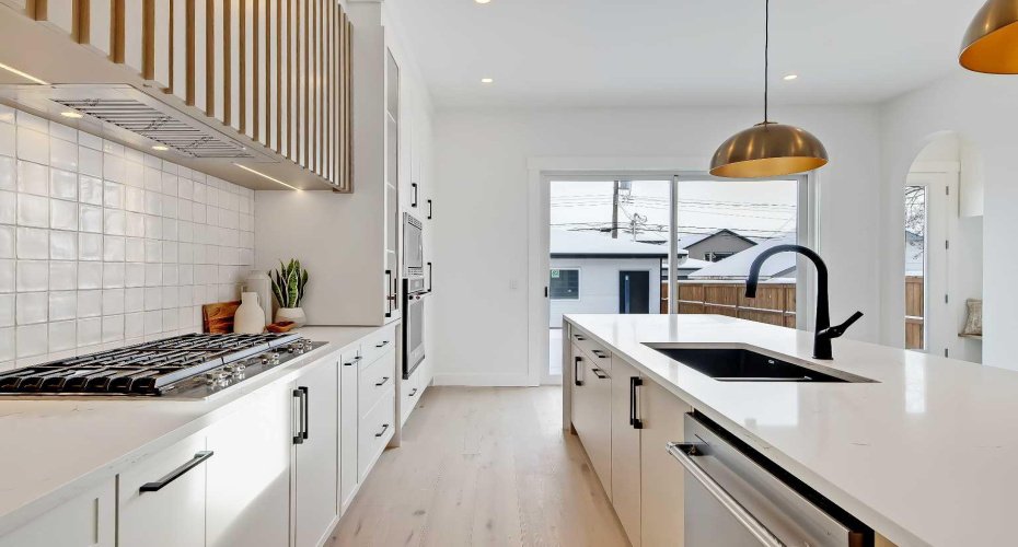 215 25 Avenue, Calgary, Alberta T2M 2A6, 5 Bedrooms Bedrooms, ,4 BathroomsBathrooms,Residential,For Sale,25,A2198942