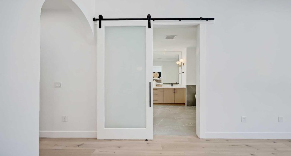 215 25 Avenue, Calgary, Alberta T2M 2A6, 5 Bedrooms Bedrooms, ,4 BathroomsBathrooms,Residential,For Sale,25,A2198942