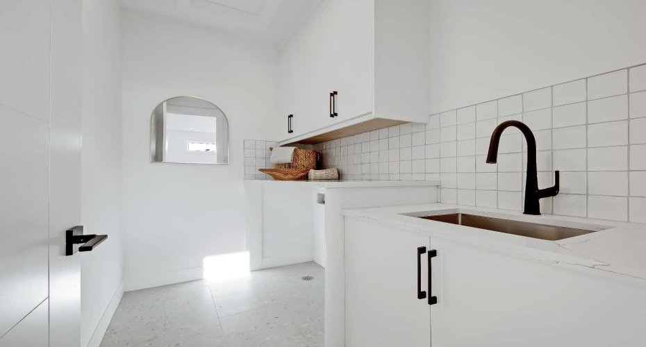 215 25 Avenue, Calgary, Alberta T2M 2A6, 5 Bedrooms Bedrooms, ,4 BathroomsBathrooms,Residential,For Sale,25,A2198942