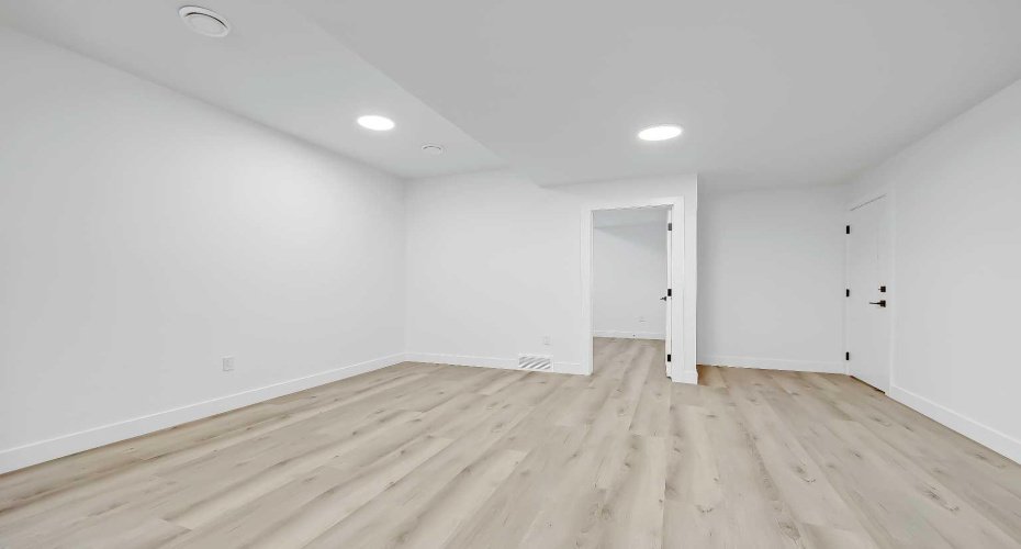 215 25 Avenue, Calgary, Alberta T2M 2A6, 5 Bedrooms Bedrooms, ,4 BathroomsBathrooms,Residential,For Sale,25,A2198942