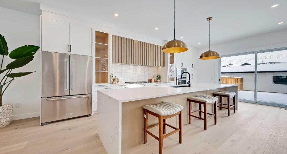 215 25 Avenue, Calgary, Alberta T2M 2A6, 5 Bedrooms Bedrooms, ,4 BathroomsBathrooms,Residential,For Sale,25,A2198942