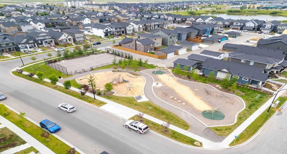 1029 Reynolds Crescent, Airdrie, Alberta T4B 5L8, 2 Bedrooms Bedrooms, ,3 BathroomsBathrooms,Residential,For Sale,Reynolds,A2200715