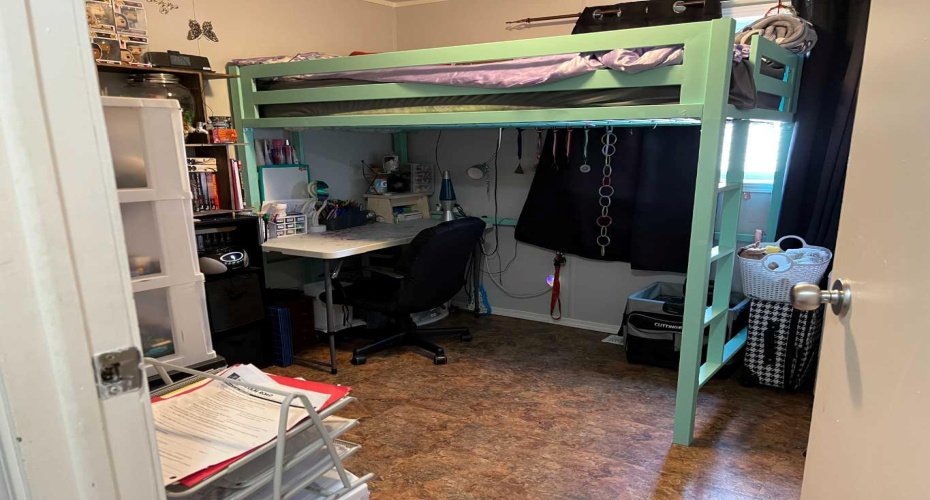 903 5 Avenue, Fox Creek, Alberta T0H 1P0, 3 Bedrooms Bedrooms, ,2 BathroomsBathrooms,Residential,For Sale,5,A2200922