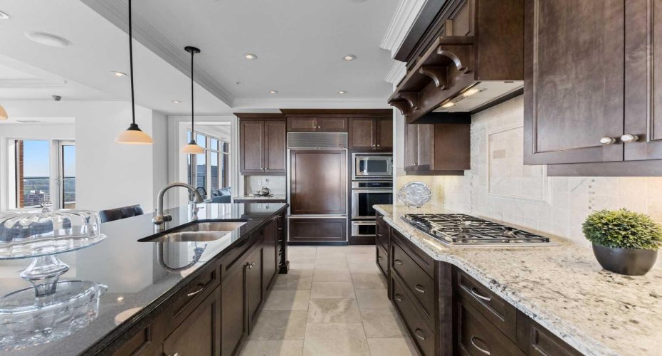 910 5 Avenue, Calgary, Alberta T2P 0C3, 2 Bedrooms Bedrooms, ,3 BathroomsBathrooms,Residential,For Sale,5,A2201307