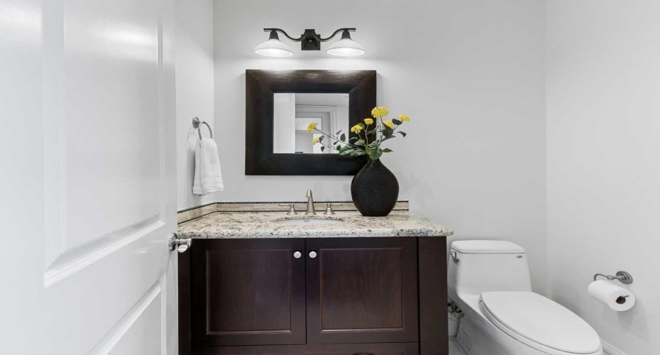 910 5 Avenue, Calgary, Alberta T2P 0C3, 2 Bedrooms Bedrooms, ,3 BathroomsBathrooms,Residential,For Sale,5,A2201307