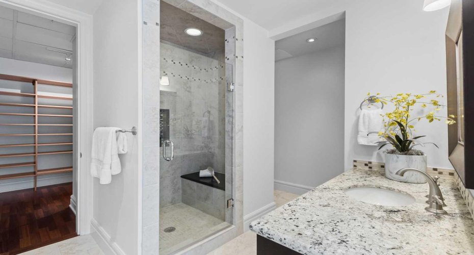 910 5 Avenue, Calgary, Alberta T2P 0C3, 2 Bedrooms Bedrooms, ,3 BathroomsBathrooms,Residential,For Sale,5,A2201307