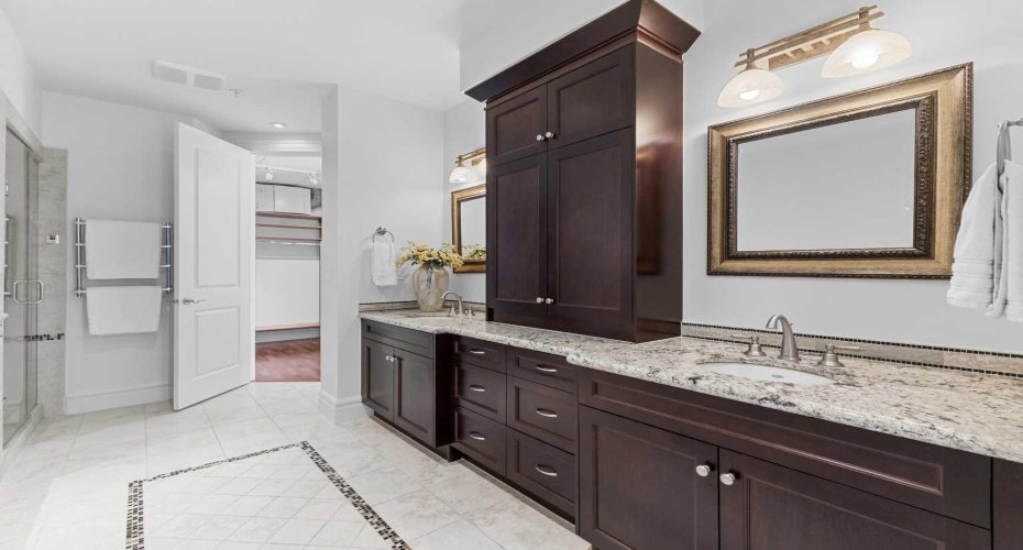 910 5 Avenue, Calgary, Alberta T2P 0C3, 2 Bedrooms Bedrooms, ,3 BathroomsBathrooms,Residential,For Sale,5,A2201307