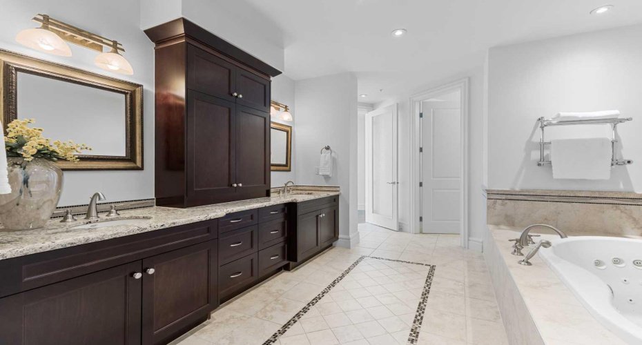 910 5 Avenue, Calgary, Alberta T2P 0C3, 2 Bedrooms Bedrooms, ,3 BathroomsBathrooms,Residential,For Sale,5,A2201307