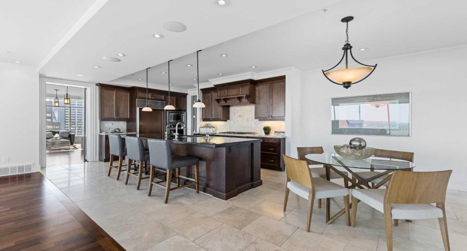 910 5 Avenue, Calgary, Alberta T2P 0C3, 2 Bedrooms Bedrooms, ,3 BathroomsBathrooms,Residential,For Sale,5,A2201307