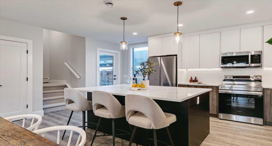 923 1 Avenue, Calgary, Alberta T2N 0A6, 3 Bedrooms Bedrooms, ,3 BathroomsBathrooms,Residential,For Sale,1,A2202302