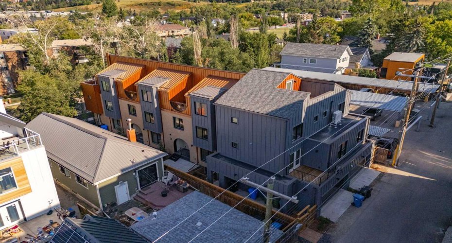 923 1 Avenue, Calgary, Alberta T2N 0A6, 3 Bedrooms Bedrooms, ,3 BathroomsBathrooms,Residential,For Sale,1,A2202302