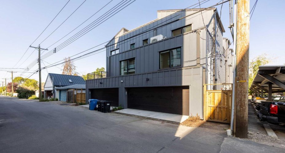 923 1 Avenue, Calgary, Alberta T2N 0A6, 3 Bedrooms Bedrooms, ,3 BathroomsBathrooms,Residential,For Sale,1,A2202302