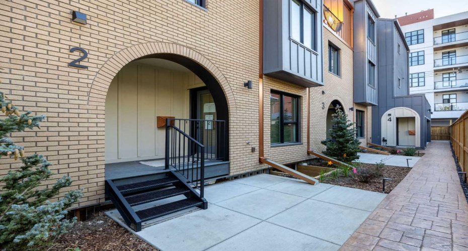 923 1 Avenue, Calgary, Alberta T2N 0A6, 3 Bedrooms Bedrooms, ,3 BathroomsBathrooms,Residential,For Sale,1,A2202302