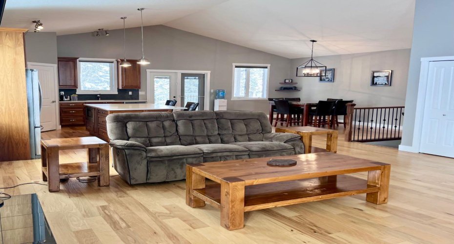 1093 Makenny Street, Hinton, Alberta T7V 1H3, 4 Bedrooms Bedrooms, ,3 BathroomsBathrooms,Residential,For Sale,Makenny,A2202823