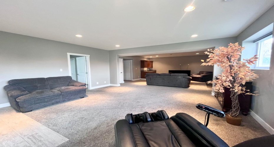 1093 Makenny Street, Hinton, Alberta T7V 1H3, 4 Bedrooms Bedrooms, ,3 BathroomsBathrooms,Residential,For Sale,Makenny,A2202823