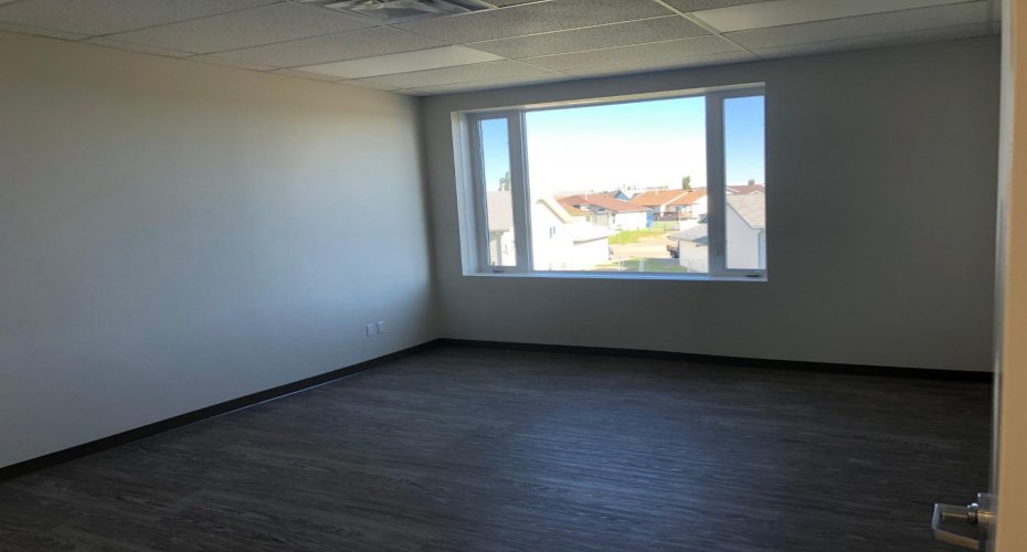 11745 105 Street, Grande Prairie, Alberta T8V 2Z7, ,Commercial,For Lease,Oak Ridge Business Centre,105,A2102995