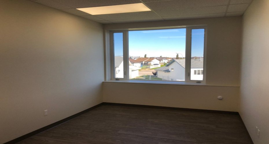 11745 105 Street, Grande Prairie, Alberta T8V 2Z7, ,Commercial,For Lease,Oak Ridge Business Centre,105,A2102995