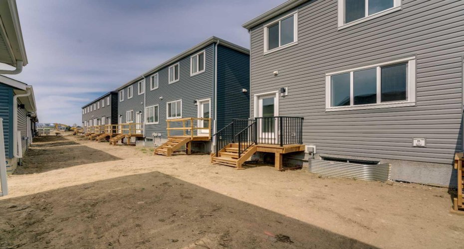 225 Heirloom Way, Calgary, Alberta T3S 0H2, 3 Bedrooms Bedrooms, ,3 BathroomsBathrooms,Residential,For Sale,Heirloom,A2203874