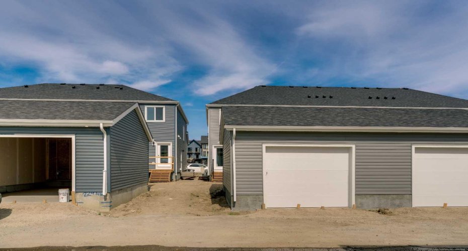 225 Heirloom Way, Calgary, Alberta T3S 0H2, 3 Bedrooms Bedrooms, ,3 BathroomsBathrooms,Residential,For Sale,Heirloom,A2203874