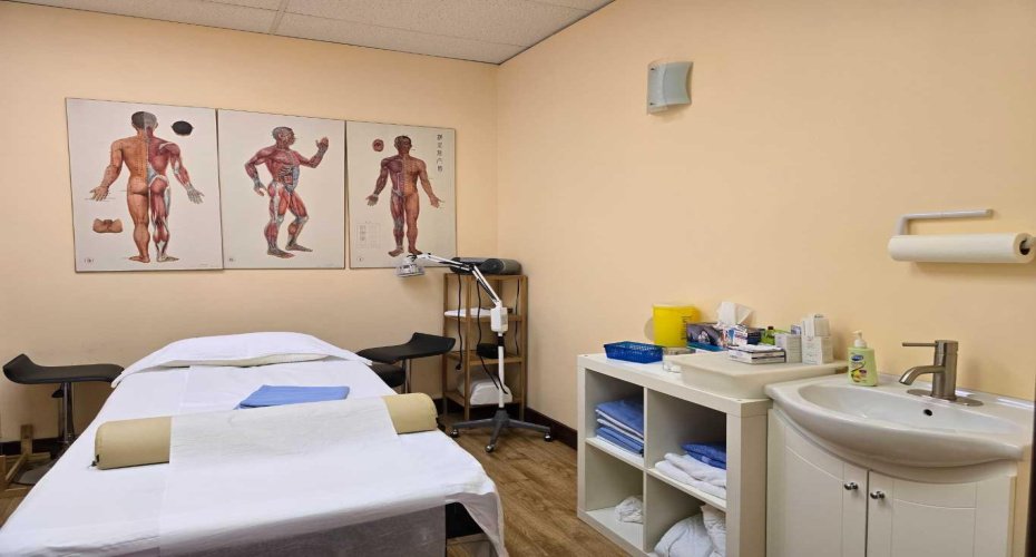 738 3 Avenue, Calgary, Alberta T2P 0G7, ,Commercial,For Sale,3,A2202128