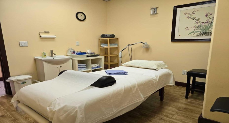 738 3 Avenue, Calgary, Alberta T2P 0G7, ,Commercial,For Sale,3,A2202128