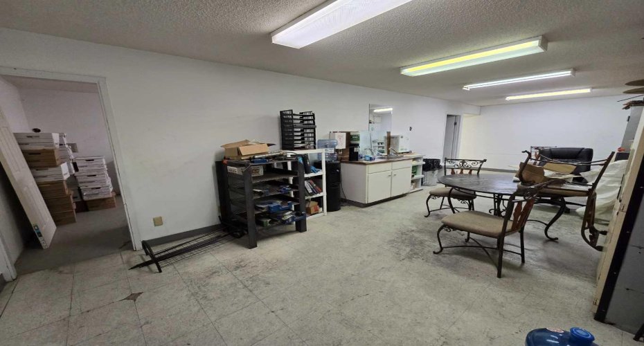 8319 Chiles Ind Avenue, Red Deer, Alberta T4P 2V5, ,Commercial,For Lease,Chiles Ind,A2205046