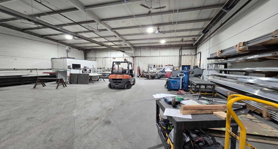 8319 Chiles Ind Avenue, Red Deer, Alberta T4P 2V5, ,Commercial,For Lease,Chiles Ind,A2205046