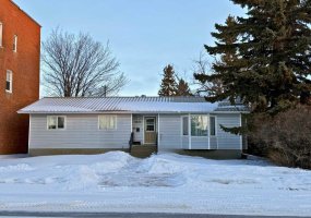 4836 50 Avenue, Vermilion, Alberta T9X1T6, 5 Bedrooms Bedrooms, ,3 BathroomsBathrooms,Residential,For Sale,50,A2205438