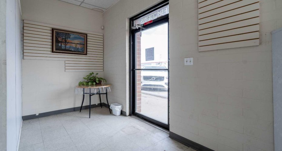 957 South Railway Street, Medicine Hat, Alberta T1A 2W3, ,Commercial,For Lease,South Railway,A2205194