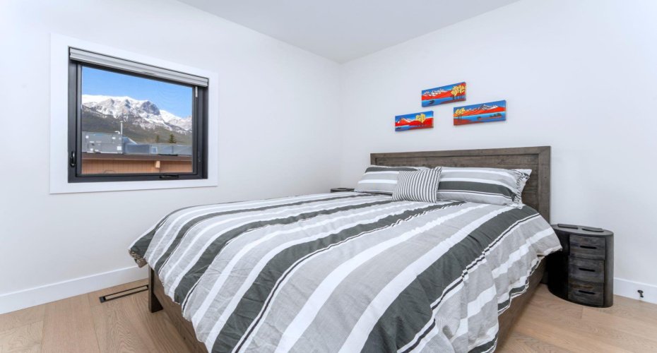 826 7th Street, Canmore, Alberta T1W 2C8, 4 Bedrooms Bedrooms, ,4 BathroomsBathrooms,Residential,For Sale,7th,A2206201