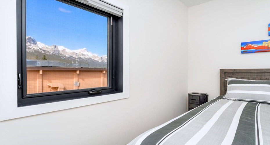 826 7th Street, Canmore, Alberta T1W 2C8, 4 Bedrooms Bedrooms, ,4 BathroomsBathrooms,Residential,For Sale,7th,A2206201