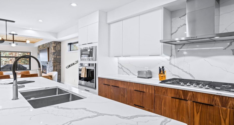 826 7th Street, Canmore, Alberta T1W 2C8, 4 Bedrooms Bedrooms, ,4 BathroomsBathrooms,Residential,For Sale,7th,A2206201