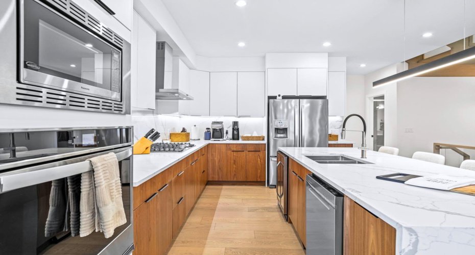 826 7th Street, Canmore, Alberta T1W 2C8, 4 Bedrooms Bedrooms, ,4 BathroomsBathrooms,Residential,For Sale,7th,A2206201