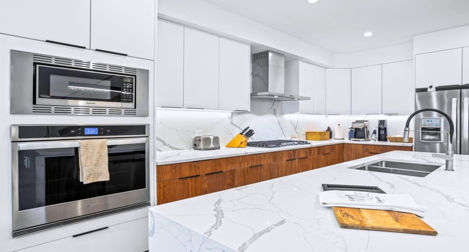 826 7th Street, Canmore, Alberta T1W 2C8, 4 Bedrooms Bedrooms, ,4 BathroomsBathrooms,Residential,For Sale,7th,A2206201