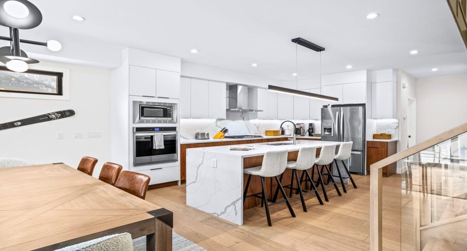 826 7th Street, Canmore, Alberta T1W 2C8, 4 Bedrooms Bedrooms, ,4 BathroomsBathrooms,Residential,For Sale,7th,A2206201