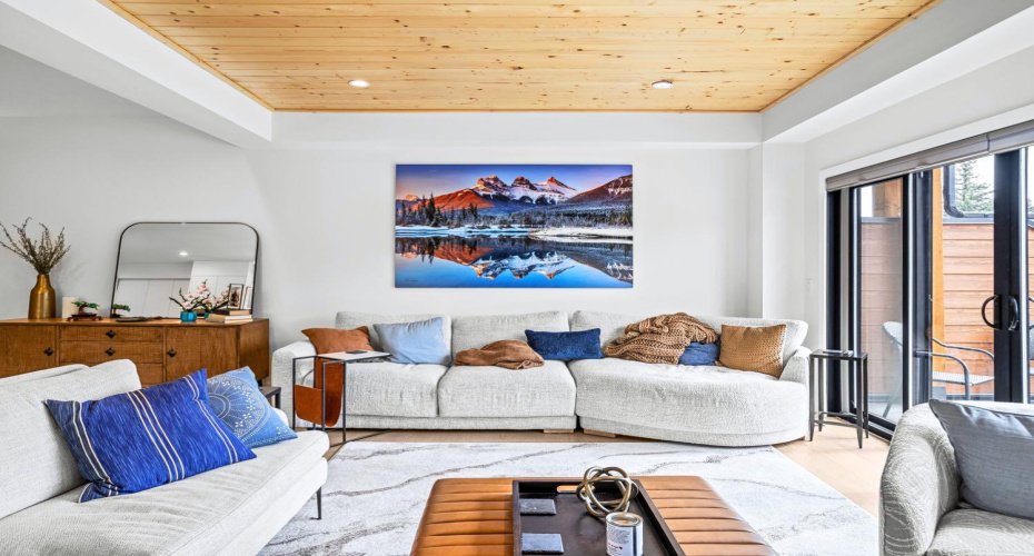 826 7th Street, Canmore, Alberta T1W 2C8, 4 Bedrooms Bedrooms, ,4 BathroomsBathrooms,Residential,For Sale,7th,A2206201