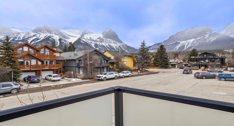 826 7th Street, Canmore, Alberta T1W 2C8, 4 Bedrooms Bedrooms, ,4 BathroomsBathrooms,Residential,For Sale,7th,A2206201