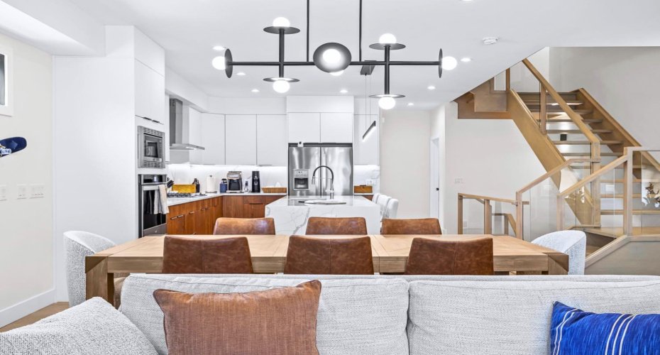 826 7th Street, Canmore, Alberta T1W 2C8, 4 Bedrooms Bedrooms, ,4 BathroomsBathrooms,Residential,For Sale,7th,A2206201