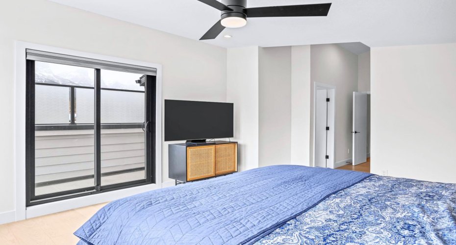 826 7th Street, Canmore, Alberta T1W 2C8, 4 Bedrooms Bedrooms, ,4 BathroomsBathrooms,Residential,For Sale,7th,A2206201