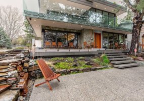 2825 Parkside Drive, Lethbridge, Alberta T1J 1M8, 3 Bedrooms Bedrooms, ,2 BathroomsBathrooms,Residential,For Sale,Parkside,A2207400