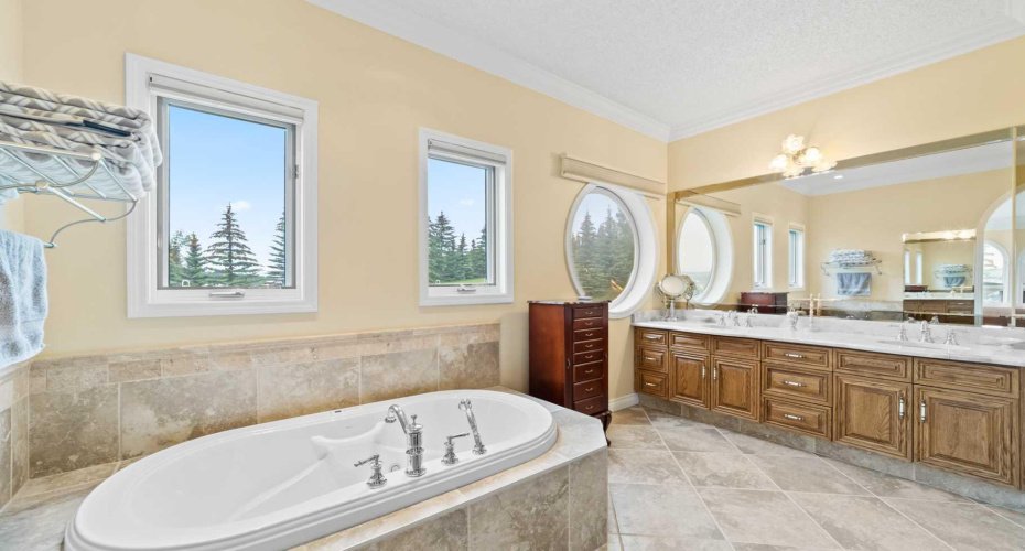 80054 226 Avenue, Rural Foothills County, Alberta T1S 2Z1, 5 Bedrooms Bedrooms, ,4 BathroomsBathrooms,Residential,For Sale,226,A2206623