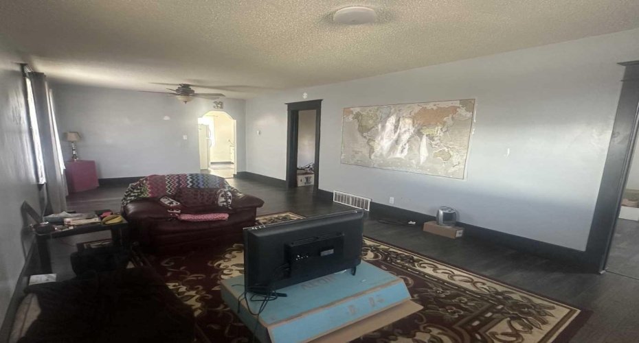 107 4 Avenue, Hanna, Alberta T0J 1P0, 2 Bedrooms Bedrooms, ,2 BathroomsBathrooms,Residential,For Sale,4,A2210585