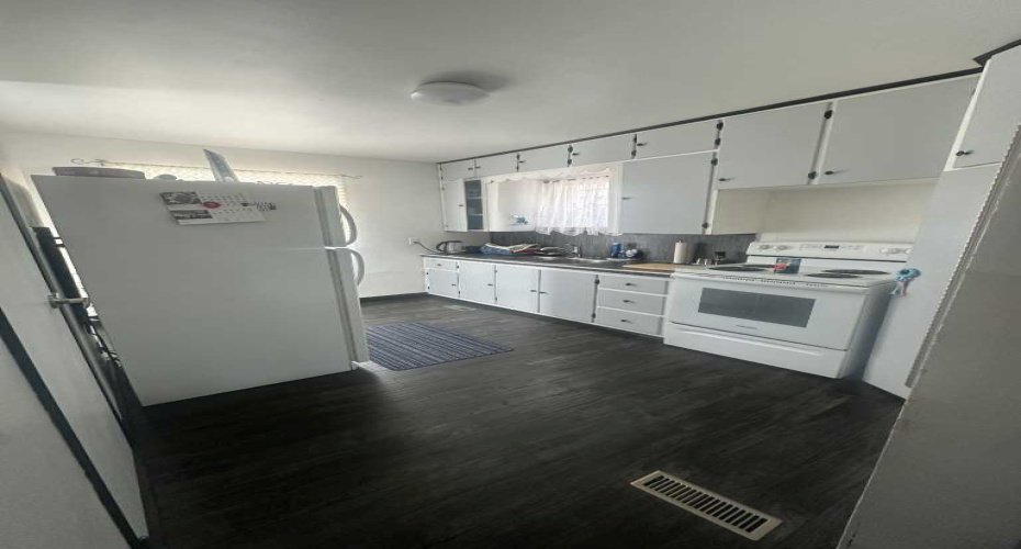 107 4 Avenue, Hanna, Alberta T0J 1P0, 2 Bedrooms Bedrooms, ,2 BathroomsBathrooms,Residential,For Sale,4,A2210585