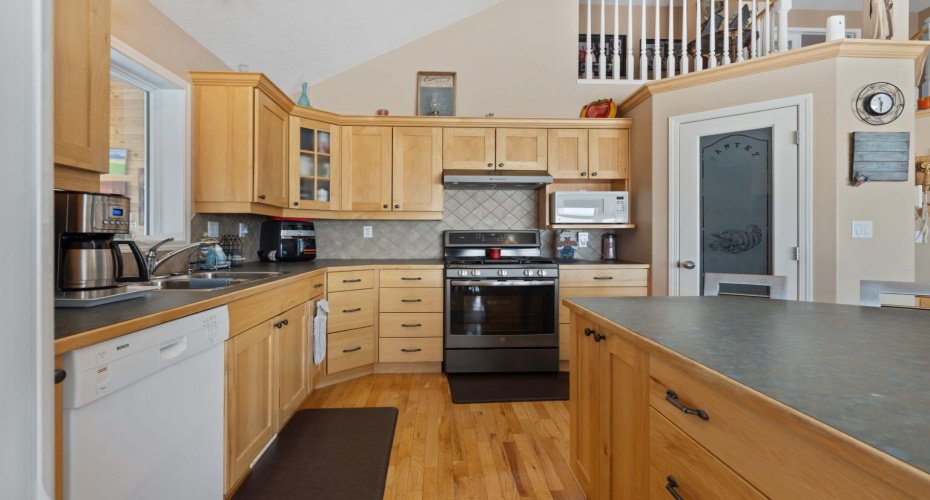 41251 Range Road 210, Rural Camrose County, Alberta T0B 0H0, 4 Bedrooms Bedrooms, ,3 BathroomsBathrooms,Residential,For Sale,Range Road 210,A2209623