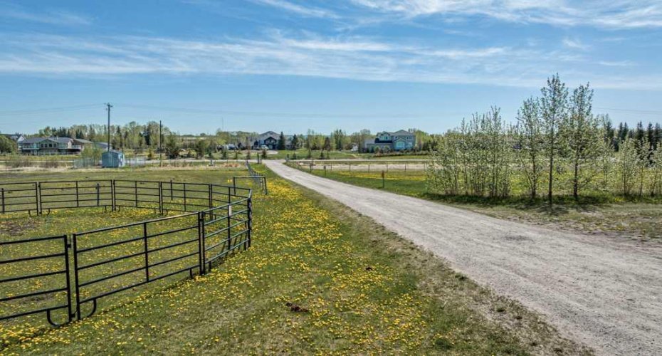 243201 Range Road 33, Rural Rocky View County, Alberta T3Z 2E6, 3 Bedrooms Bedrooms, ,2 BathroomsBathrooms,Residential,For Sale,Range Road 33,A2209793