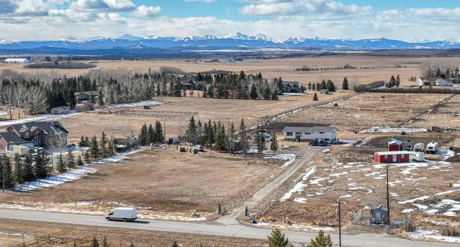 243201 Range Road 33, Rural Rocky View County, Alberta T3Z 2E6, 3 Bedrooms Bedrooms, ,2 BathroomsBathrooms,Residential,For Sale,Range Road 33,A2209793