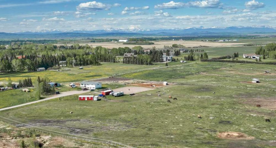 243201 Range Road 33, Rural Rocky View County, Alberta T3Z 2E6, 3 Bedrooms Bedrooms, ,2 BathroomsBathrooms,Residential,For Sale,Range Road 33,A2209793