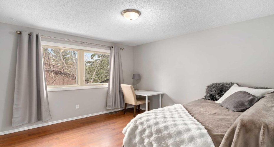 2323 Oakmoor Drive, Calgary, Alberta T2V 4T2, 4 Bedrooms Bedrooms, ,4 BathroomsBathrooms,Residential,For Sale,Oakmoor,A2211335