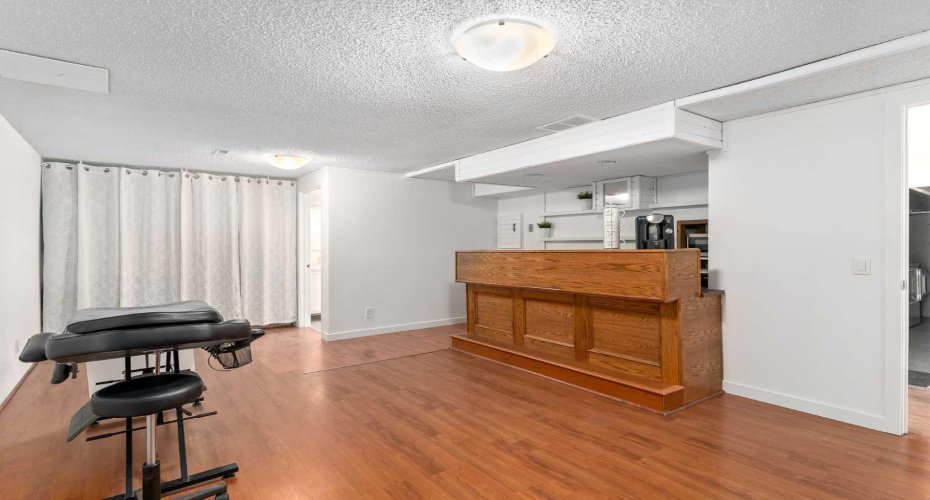 2323 Oakmoor Drive, Calgary, Alberta T2V 4T2, 4 Bedrooms Bedrooms, ,4 BathroomsBathrooms,Residential,For Sale,Oakmoor,A2211335