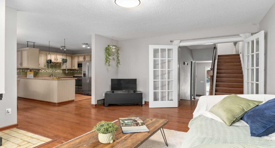 2323 Oakmoor Drive, Calgary, Alberta T2V 4T2, 4 Bedrooms Bedrooms, ,4 BathroomsBathrooms,Residential,For Sale,Oakmoor,A2211335